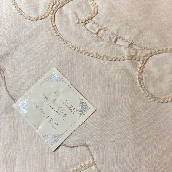 Linens “N Things Habdmade Lace Round 68” Tablecloth Cotton Beige New - Picture 4 of 4